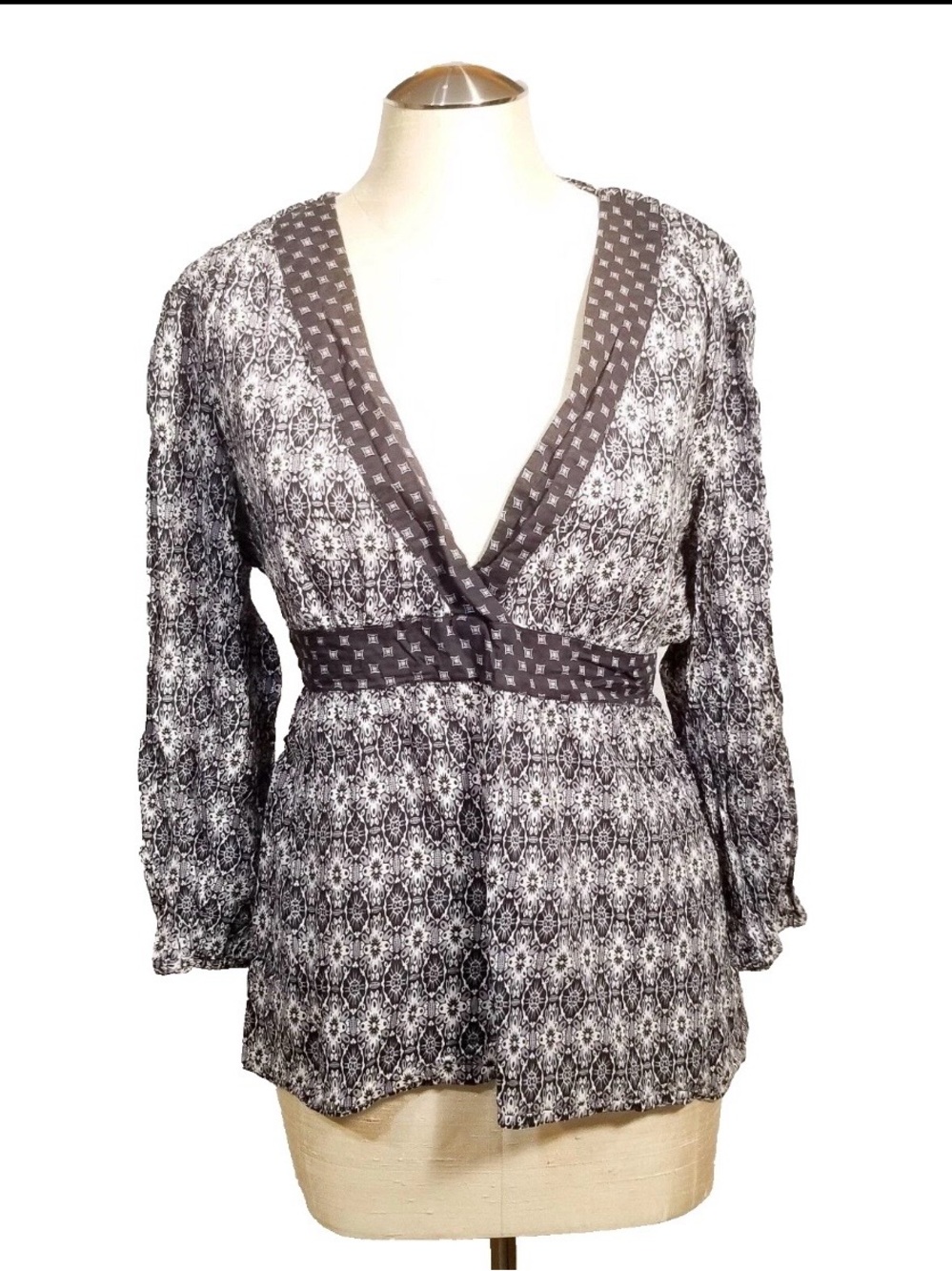 MICHAEL Michael Kors Black & White Printed V-Neck Blouse